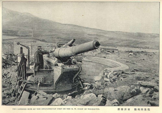 Разбитые орудия в китайском форте. 1895