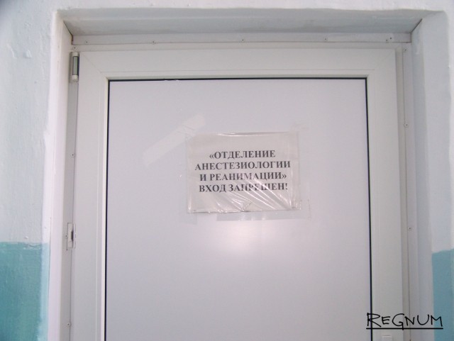 Дверь, ведущая в реанимацию КГБУЗ «Топчихинская ЦРБ»
