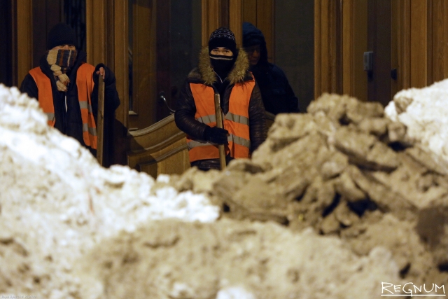 Страшная зимняя сказка: Петербург считает потери от снега и льда