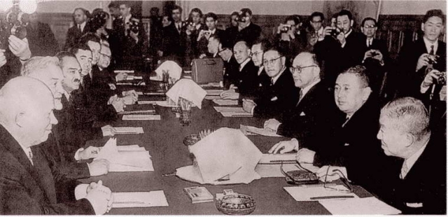 Советская делегация во главе с Н.С. Хрущёвым на советско-японских переговорах. 1956 г