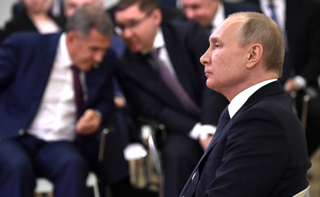 Путин заметил, что Минниханов не слушал, о чем говорит глава государства