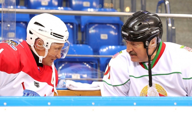Путин и Лукашенко в хоккейной команде «Тигров» обыграли «Медведей» — 16:1