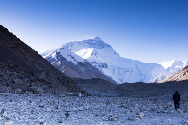 Гору Эверест временно закрыли для туристов
