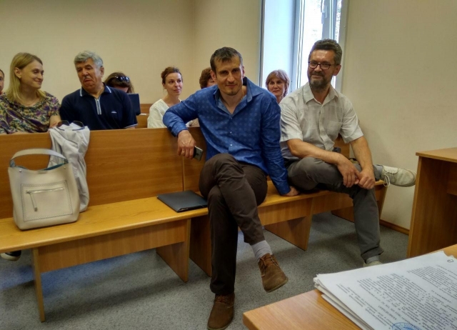 Корреспонденты ИА Regnum Юрий Павловец и Сергей Шиптенко (в первом ряду) в Верховном суде