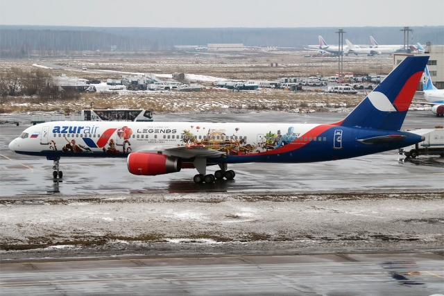 Авиарейс из Новосибирска во Вьетнам задержали из-за неисправности самолета