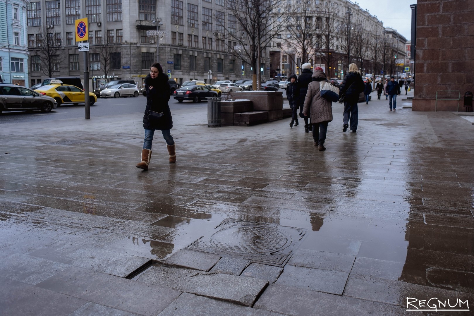 Увидели на улице. Тверская улица Москва тротуары. Тротуары в Москве зимой. Тротуары Москвы фото.