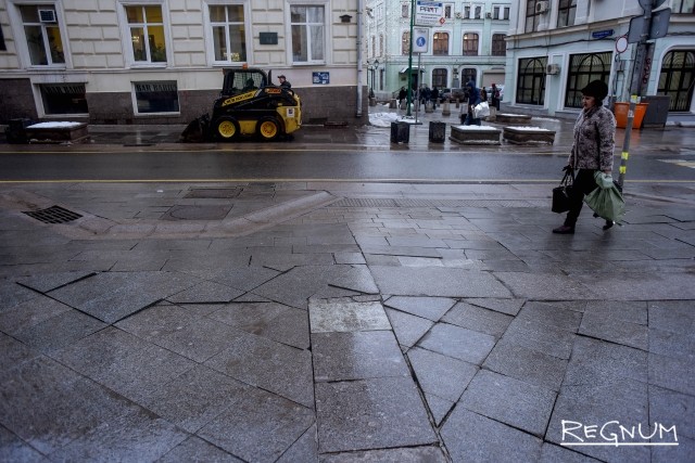 Тротуар московская область. Тротуары в Москве. Улица Москвы тротуар. Тротуары большая Дмитровка. Тротуары в Москве зимой.