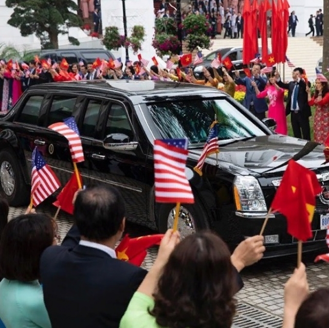 Вьетнамцы встречают Дональда Трампа в Ханое