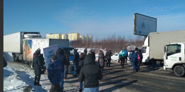 Под Петербургом дольщики «СУ-155» устроили акцию протеста на шоссе