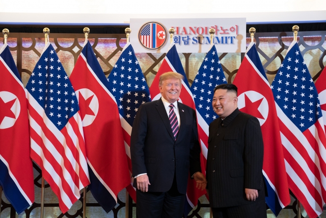 Трамп уверяет, что не обсуждал с Ким Чен Ыном отмену военных учений
