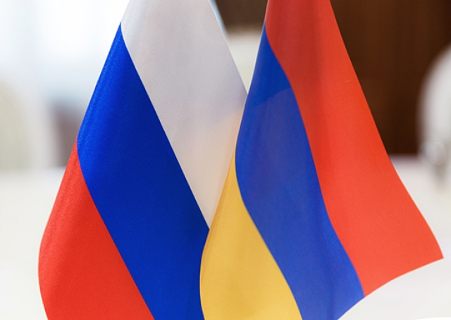 Флаги России и Армении 