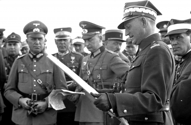 Немецкие и польские офицеры