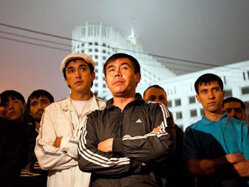 Самозанятый киргиз. Узбекские мигранты. Киргиз гастарбайтер. Киргизы в Москве. Мигранты кыргызы.