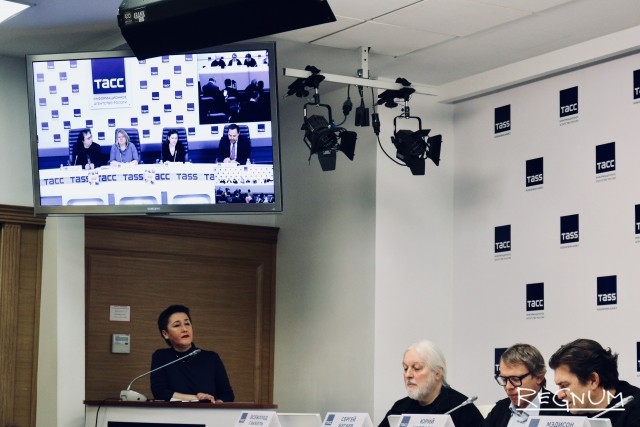 Телемост с журналистами и представителями московского издательства