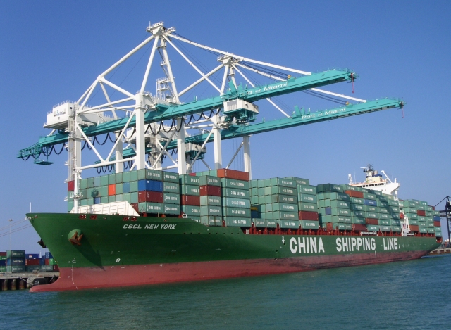 Китайский контейнеровоз 