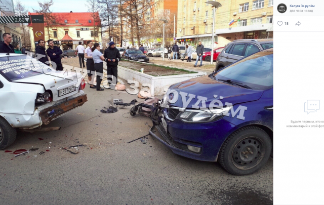 Легковой автомобиль сбил коляску с ребенком в Калуге
