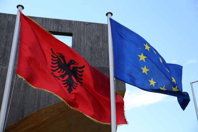 Греция пригрозила заблокировать вступление Албании в ЕС