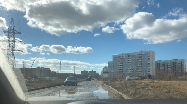 Жители Ярославля по совету чиновников сами ремонтируют дороги