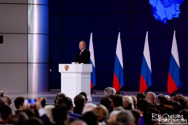 Владимир Путин во время оглашения послания Федеральному собранию 