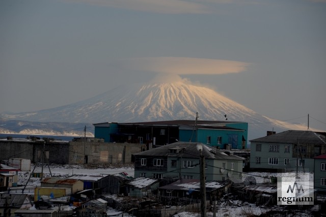 Панорама вулкана Тятя-яма и Южно-Курильск