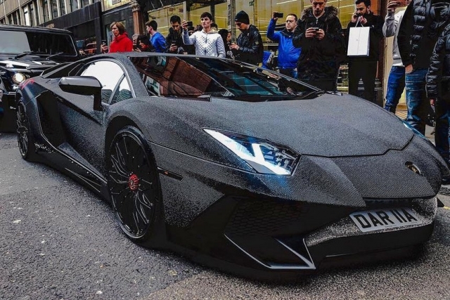 Автолюбительница украсила свой Lamborghini Aventador SV 2 млн кристаллов