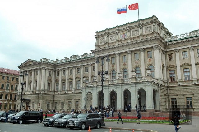 Петербургские депутаты отправили в Госдуму свой проект закона о реновации