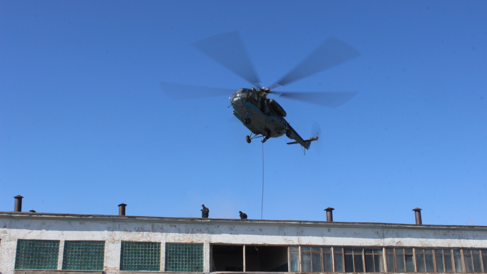 Вертолёт на антитеррористических учениях в Благовещенском районе Алтайского края