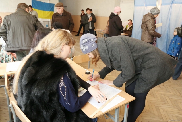 ЦИК Украины объявил о поступлении бюллетеней на избирательные участки