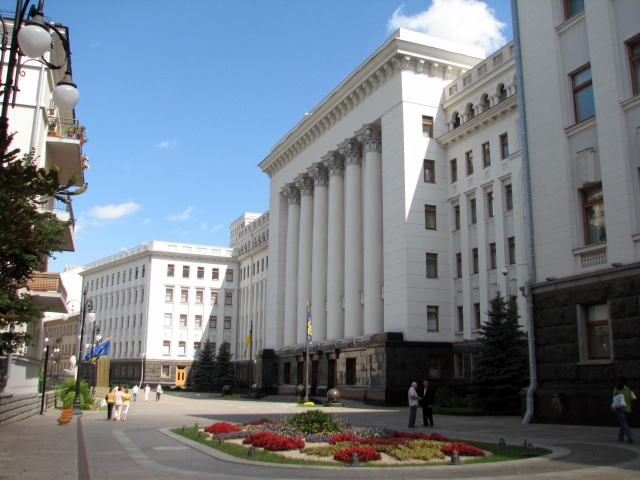 Зеленский хочет перенести администрацию президента в пригород Киева