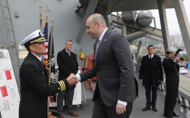 Премьер-министра Грузии впустили на американский ракетный эсминец «Росс»