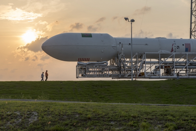 Компания SpaceX отложила отправку корабля Dragon к МКС