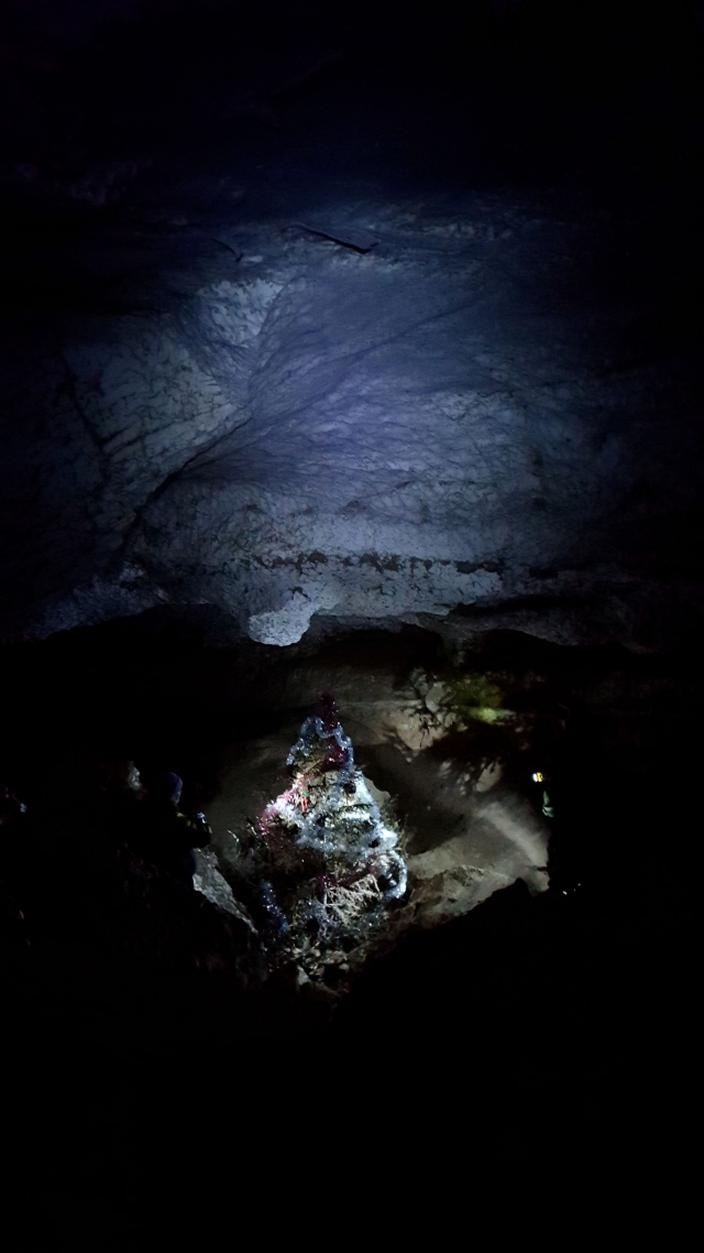 Новогодняя елочка на глубине ста метров. Голубинская пещера
