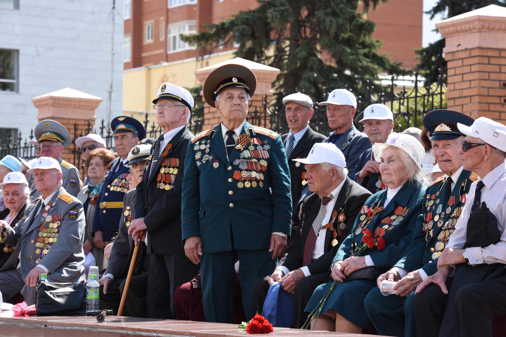 Картинка ветераны на параде победы