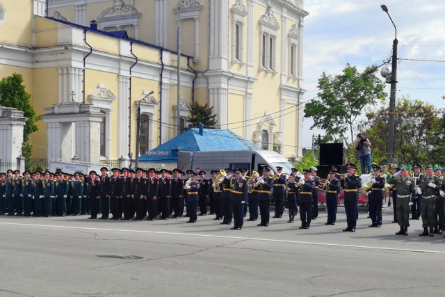 Парадные расчеты и военная техника: День Победы отметили в Ельце