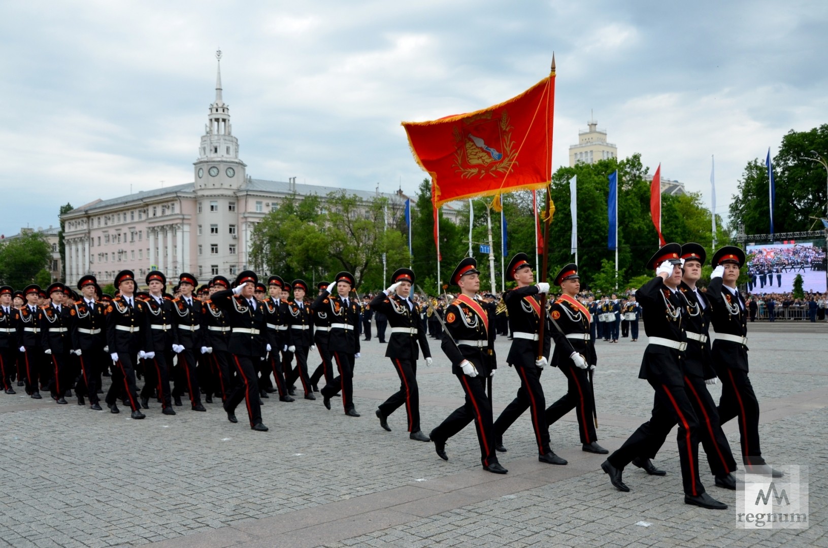 Пойти воронеже. Парад Воронеж 2019. Парад Победы в Воронеже 2019. Парад 9 мая Воронеж. Площадь Ленина Воронеж парад.