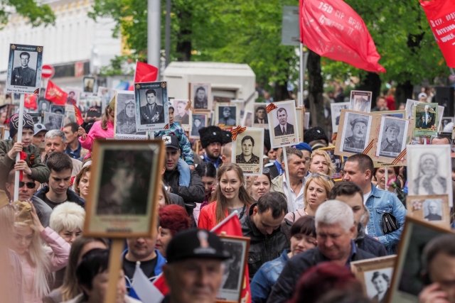 60 тысяч жителей Ставрополя пронесли портреты родных в «Бессмертном полку»