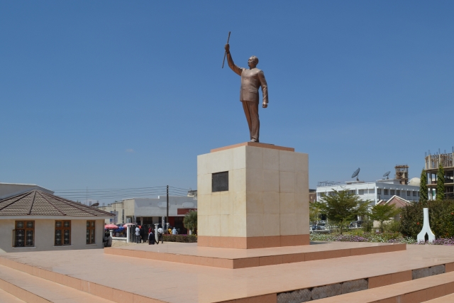 Памятник Джулиусу Ньерере — первому президенту Танзании. Додома, Танзания