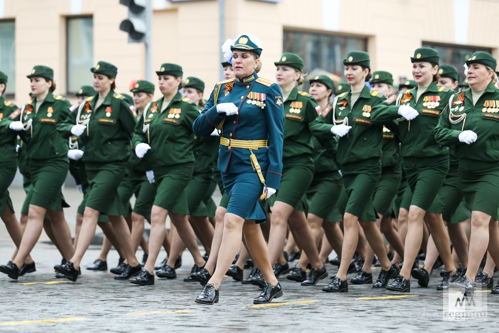 женский полк на параде победы