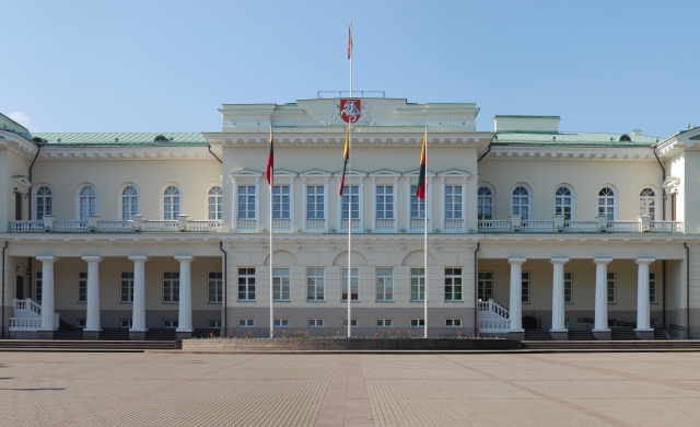 В Литве завершилось голосование на выборах президента и референдумах