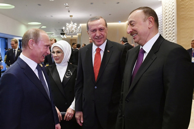 Президент России Владимир Путин, президент Турции Реджеп Эрдоган и президент Азербайджана Ильхам Алиев