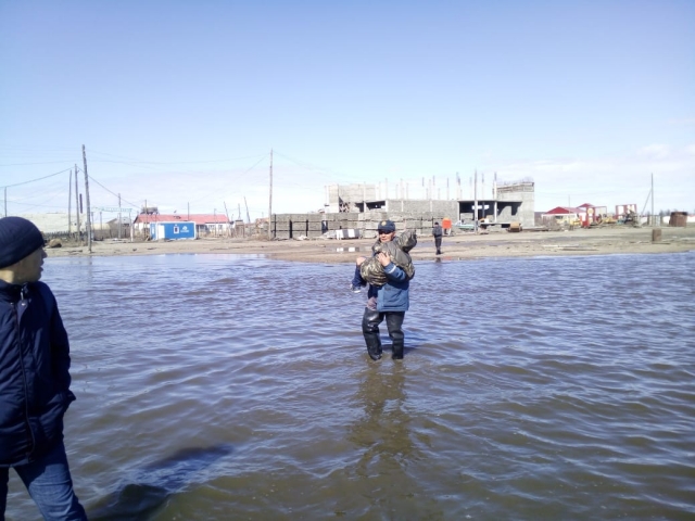 В Якутии из-за паводка эвакуировали 15 человек