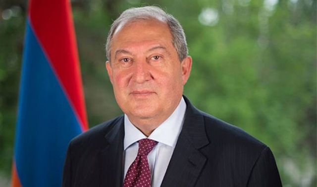 После призыва Пашиняна заблокировать суды в Армении вспомнили о президенте