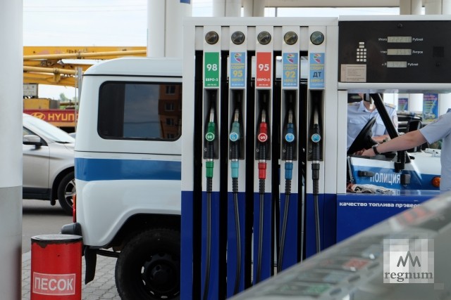 Бензин марки АИ-92 в Казахстане подешевел за год на 8%