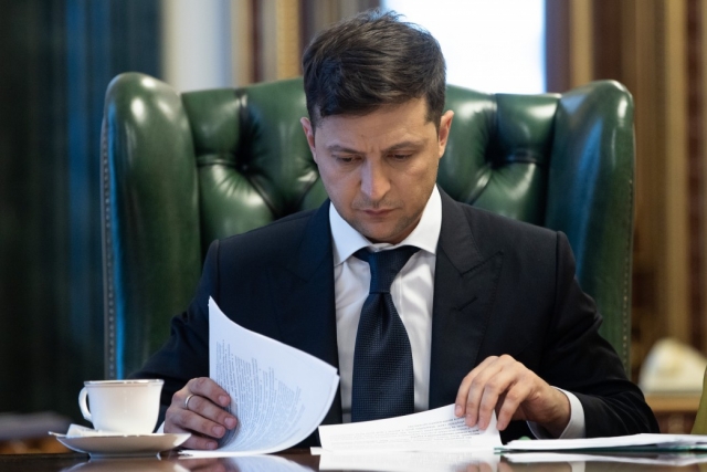 В администрации Зеленского признали «смешной шуткой» петицию о его отставке