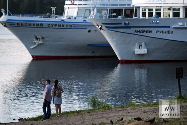 Теплоходы на Волге 