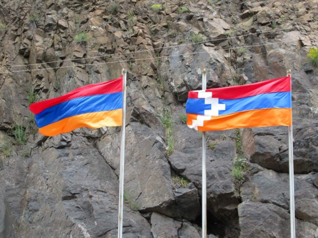 Флаги Армении и Нагорного Карабаха