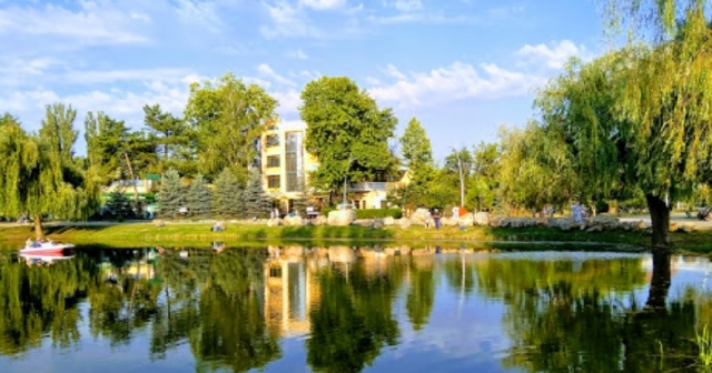 Главный парк Симферополя обещают расширить