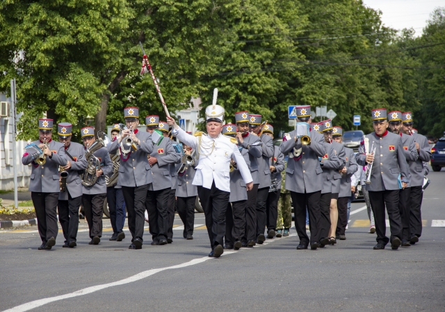 Парад духового оркестра – новая традиция Ростовского кремля