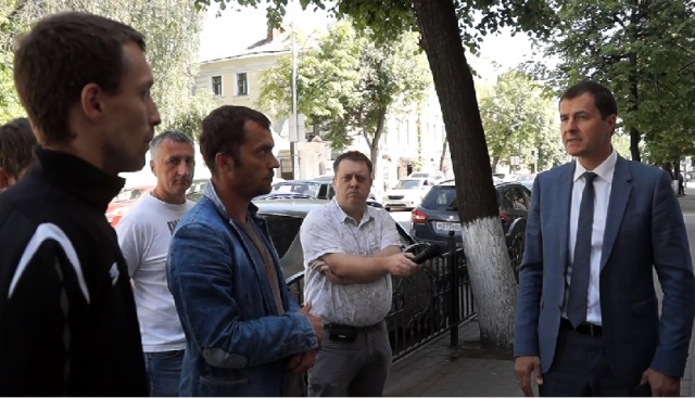 «Совсем оборзели» — мэр Ярославля раскритиковал работу по замене плитки