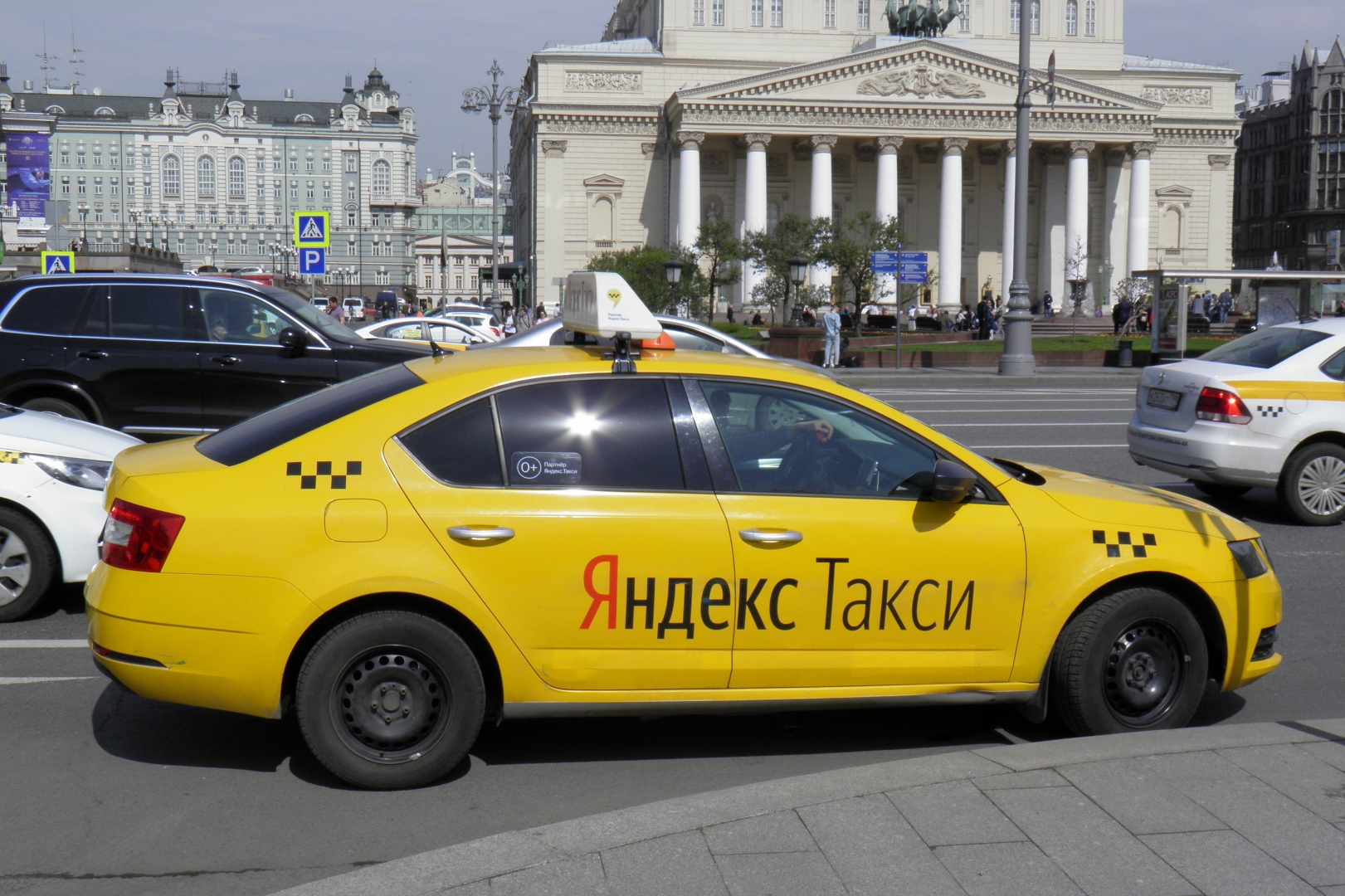 В такси можно купить. Автомобиль «такси». Машина "такси".